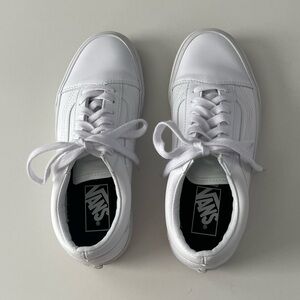 Vans Old Skool Leather Shoe in True White, Size 7